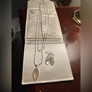 Stella‎ & Dot Aurelia Mother of Pearl Drop Pendant  necklace and earrings